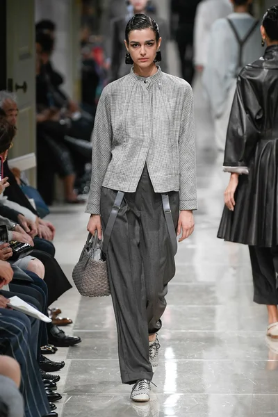 Look 10